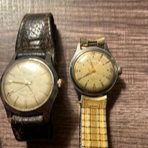 2 vintage automatic men’s watches.